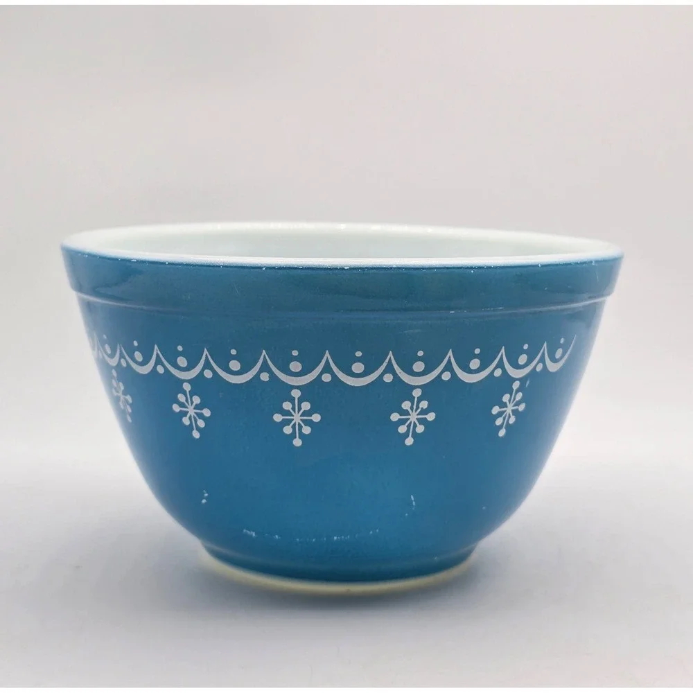 Vintage Pyrex Snowflake Blue 401 Mixing Nesting Bowl 1.5 Pint Turquoise Garland